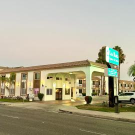 Casa Blanca Hotel - Cypress, Buena Park, hotel di Cypress