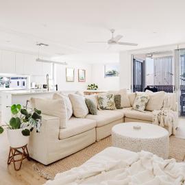 New Modern Condo 400m to the Beach, hotel en Coolum Beach