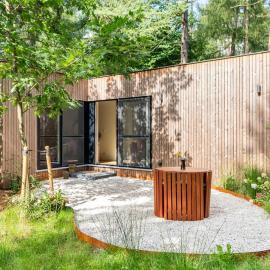 Luxe-Avontuur in een Romantische Cabin in het Bos, hotel in Stekene