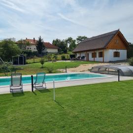 Akácfa Vendégház, hotel em Pákozd