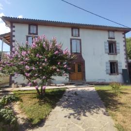 Maison d'hôtes Larraldia، فندق في Uhart-Cize