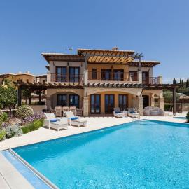Aphrodite Hills Rentals - Mythos Collection Villas, hotelli kohteessa Kouklia