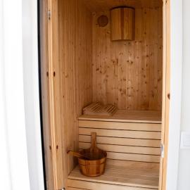 Your own 30sqm house with kitchen, sauna and loft., hotelli Malmössä
