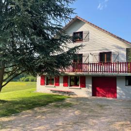 Chalet Le Cèdre Bleu - 10 min de Gérardmer, отель в городе Ле-Толи