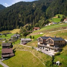 DESIGN-CHALETS by Pferd auf Wolke NEU, Hotel in Gaschurn