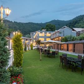 Hotel Grand Boulevard Dal Lake View Srinagar