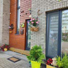 Geltoni apartamentai