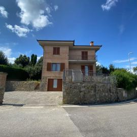 Casa Vacanze la Pineta, hotel u gradu 'Montalcino'