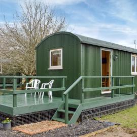 Shepherds Hut 2 At Laddingford - Uk32534