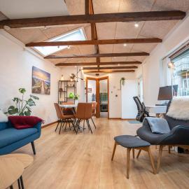 Skylight Lodge - Private Terrace, Free Parking & Walk to City, khách sạn ở Horsens
