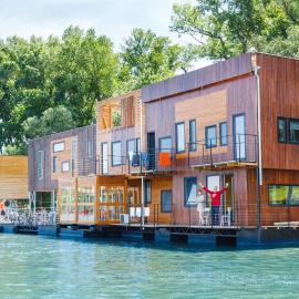 ArkaBarka 2- Floating Dream Rooms and Apartments, hotel din Belgrad