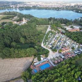 Camping Bungalow el Llac de Banyoles, viešbutis mieste Porqueres