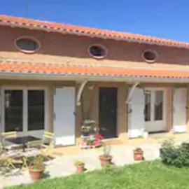 Chambre: Montech şehrinde bir otel