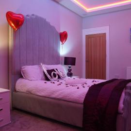 1 Bed Flat - Sleeps 2 - Hot Tub - Parking - Wifi