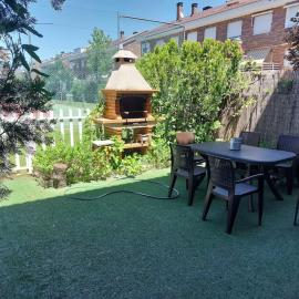 Chalet urbano en Salamanca, hotel in Santa Marta de Tormes