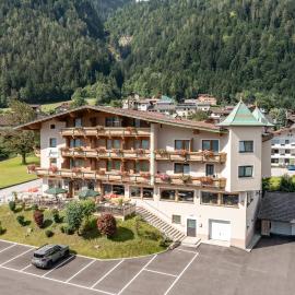Hotel Gasthof Jäger Zillertal, hotel en Schlitters