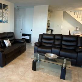 Spacious 2nd floor Suite