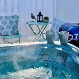 Quail Suite HOT TUB BBQ Sleeps 2