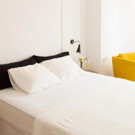 BCN stunning getaway @direct metro from airport, hotel u gradu El Arrabal
