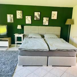 Sanders Ferienhaus, zentral und voll ausgestattet, Privatparkplatz und kleine Terrasse, hotel in Winsen Aller