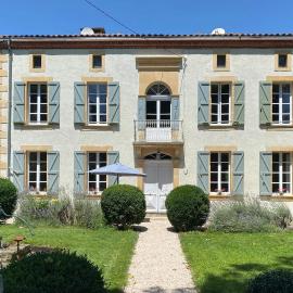 Le Manoir aux Volets Verts with Hot Tub