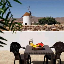 Encantadora casita con molino y piscina, hotel din Antigua