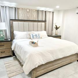 New! Bluestone Getaway in Christiansted USVI !, hotell i Christiansted