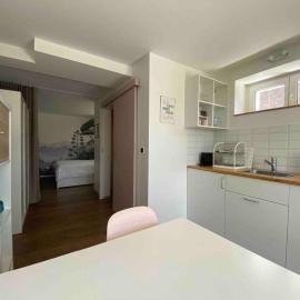 Chaleureux studio entre Neuchatel et Bienne, hotel Le Landeron városában