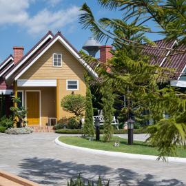 Picha Ville Resort, отель в городе Watthana Nakhon