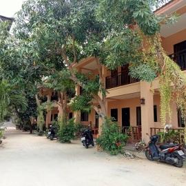 Bank Guesthouse, hotel in Haad Rin