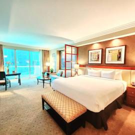 The Signature at MGM Condo! Stunning Strip Views & No Resort Fees!, hotel en Las Vegas