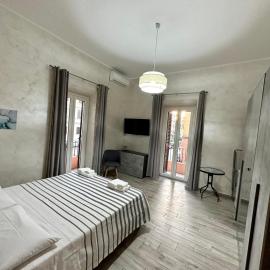 NEWHOUSE ANTHIUM - Family Suite Central Anzio Near Sea，安齊奧的飯店