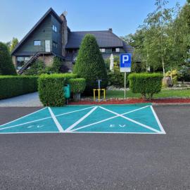 Zajazd Pod Niedźwiedziem, hotel in Dębska Kuźnia