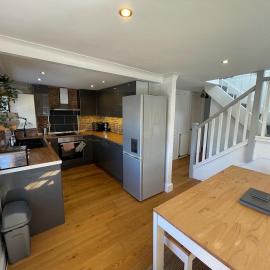 Stylish 2 bedroom apartment close to North Norfolk coast, Hotel in Fakenham