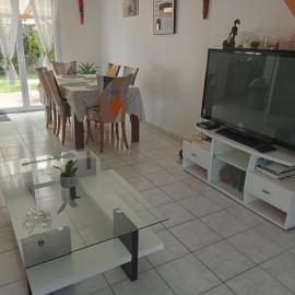 Jolie maison avec parking privé et terrasse couverte pour 6, hotel i Douarnenez