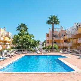 Casa Nobre 2BDR - 4 mins walk Train Station - Pool - Patio - Quiet