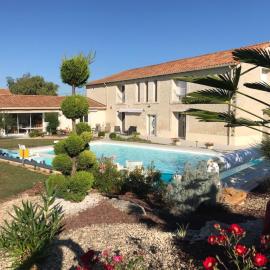 A la Gloriette, hotel em Neuville-du-Poitou