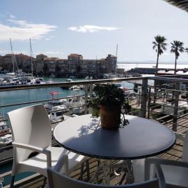 Ships Bell 17B - Luxury Harbor & Ocean View Condo, hotell sihtkohas St Francis Bay