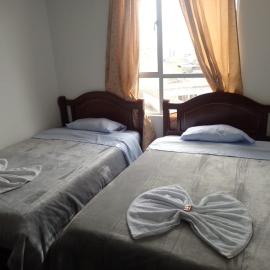 Apartamento de tres habitaciones, dos baños,garaje, en ipiales nariño, cerca a la frontera con ecuador，伊皮亞萊斯的飯店