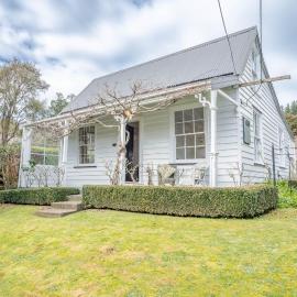Libeau Cottage - Akaroa Holiday Home