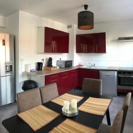 Bel appartement cosy très calme avec parking privé