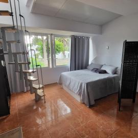Captain Morgan House, hotel di Arona