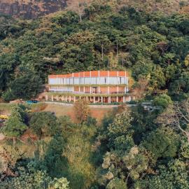 Arangala Forest Lodge, hotel i Naula