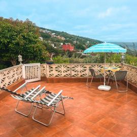 Apartment with Huge Deck Nestled in Marvelous Gardens - Nidos