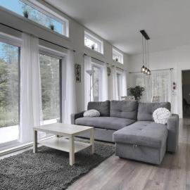 Chalet L'Hérisson (Modern, Spa, BBQ, waterfront), hotell sihtkohas Chertsey