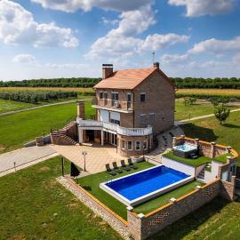 Villa Stipino, hotel Čeminac városában