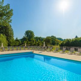 Lagrange Vacances Les Bastides de Lascaux, מלון במונטיניאק