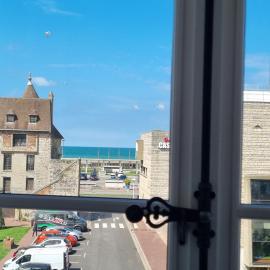 MUTUM - Studios 2 personnes ou duplex 5 personnes , idéalement placés à 100m de la plage, hotel a Dieppe