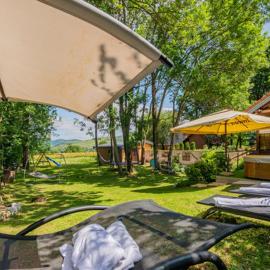 Lika holiday home Mazini, hotel in Gračac