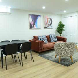 Spacious 2Bed-Room Free parking in central Richmond hill, hotel a Richmond Hill